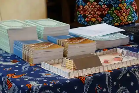 Les Écritures Saintes en Mogofin